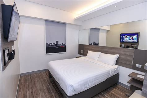 hotels near araneta coliseum